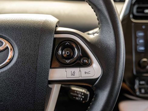 Used 2017 Toyota Prius Four image 18