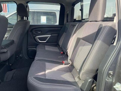Used 2022 Nissan Titan SV image 16