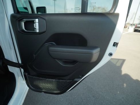 New 2025 Jeep Gladiator Sport image 21