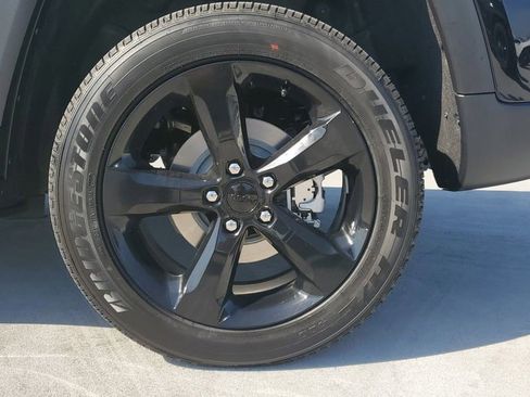 New 2025 Jeep Grand Cherokee Altitude image 6