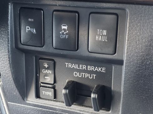 Used 2017 Toyota Tundra Limited image 19