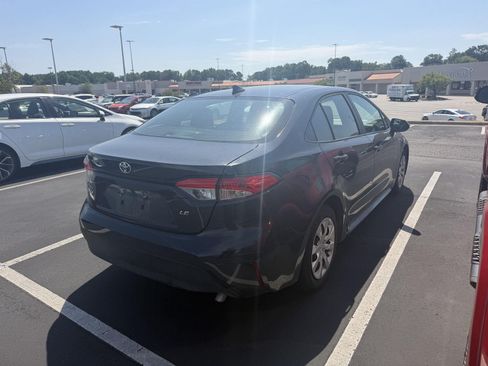 Used 2026 Toyota Corolla LE FWD image 4