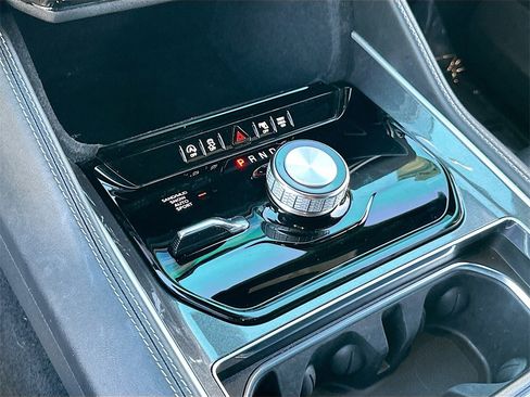 Used 2023 Jeep Wagoneer 4WD image 17