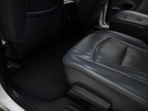 Used 2022 Buick Enclave Essence image 16