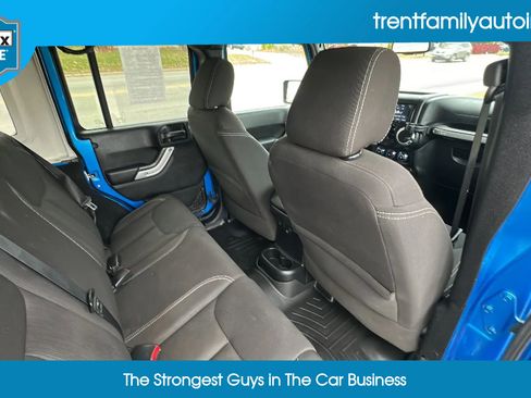 Used 2015 Jeep Wrangler Unlimited Rubicon w/ Connectivity Group image 54