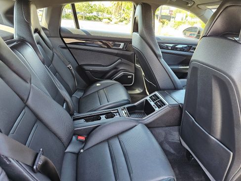 Used 2018 Porsche Panamera image 30
