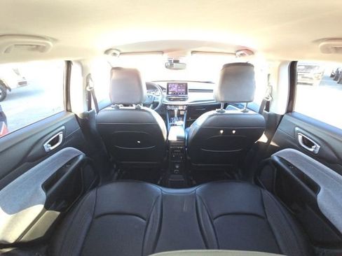 Used 2022 Jeep Compass Latitude image 14