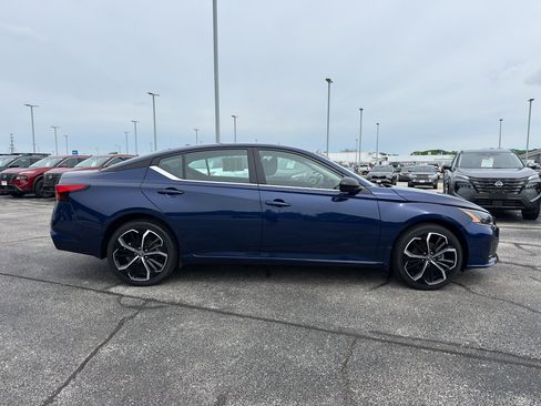 Certified 2024 Nissan Altima 2.5 SR w/ SR Premium Package AWD/4WD image 4