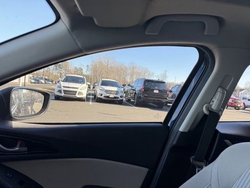 Used 2014 MAZDA MAZDA3 i Touring w/ Technology Package image 22