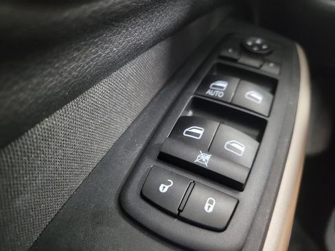 Used 2018 Jeep Cherokee Latitude FWD image 27