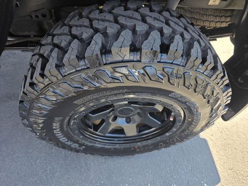 Used 2017 Toyota Tacoma TRD Off-Road image 15