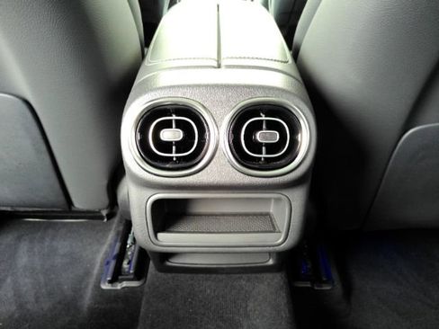 Used 2023 Mercedes-Benz GLC 300 4MATIC image 30