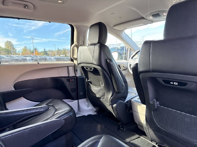 Used 2024 Chrysler Pacifica Touring-L FWD image 20