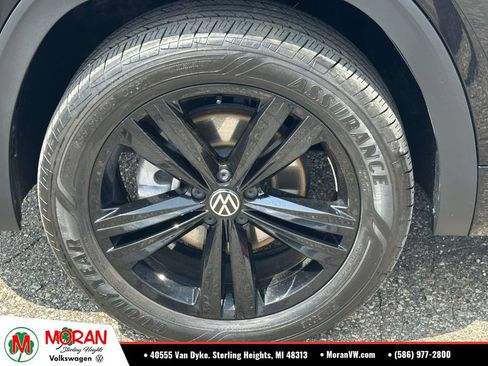 Certified 2023 Volkswagen Atlas Cross Sport SEL R-Line AWD/4WD image 8
