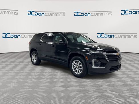 Used 2023 Chevrolet Traverse LS FWD image 2