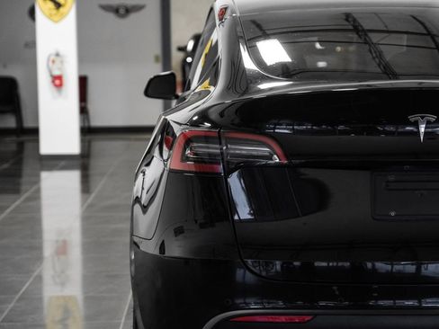 Used 2022 Tesla Model Y Long Range AWD/4WD image 40