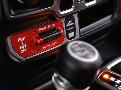 Used 2021 Jeep Wrangler Unlimited Rubicon w/ Cold Weather Group AWD/4WD image 25