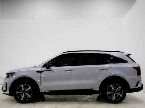 Used 2023 Kia Sorento S w/ Panoramic Sunroof Package image 6