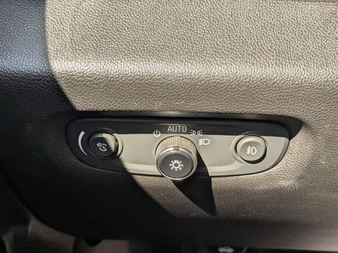 Used 2019 Chevrolet Traverse LT FWD image 24