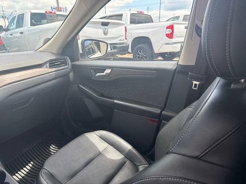 Used 2020 Ford Escape Titanium w/ Titanium Premium Package 2.0 AWD/4WD image 17