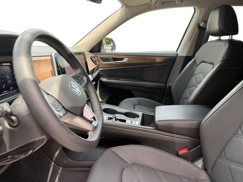 Used 2024 Volkswagen Atlas SE AWD/4WD image 9