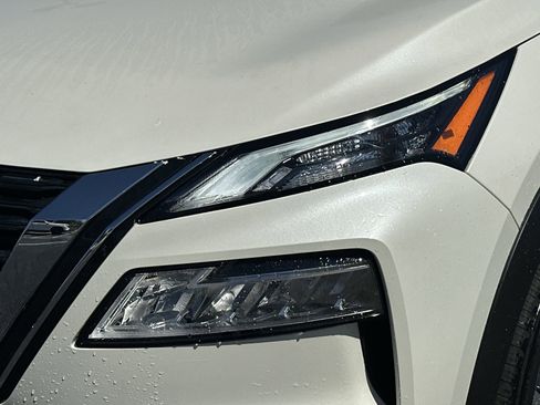 Used 2023 Nissan Rogue SV AWD/4WD image 11