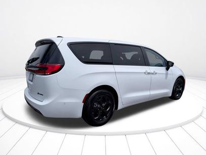 Used 2024 Chrysler Pacifica Limited