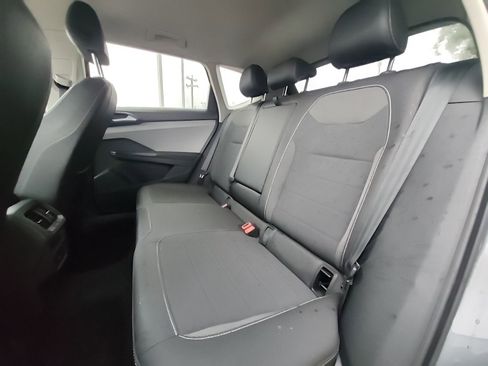 Used 2024 Volkswagen Taos SE image 10