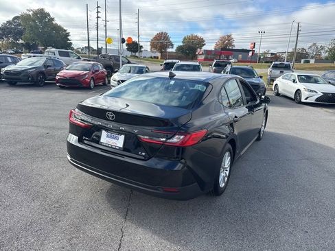 Used 2025 Toyota Camry LE image 6