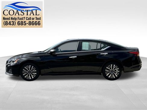 Used 2025 Nissan Altima 2.5 SV FWD image 13