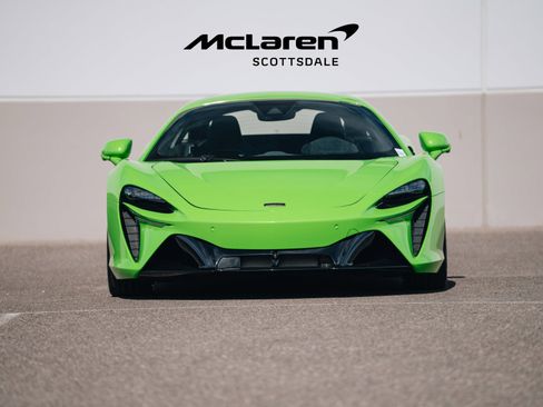 Used 2025 McLaren Artura image 14