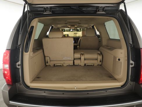 Used 2013 Chevrolet Suburban LTZ image 5