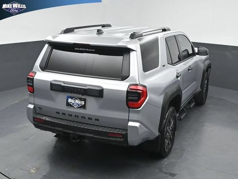 Used 2025 Toyota 4Runner SR5 AWD/4WD image 15