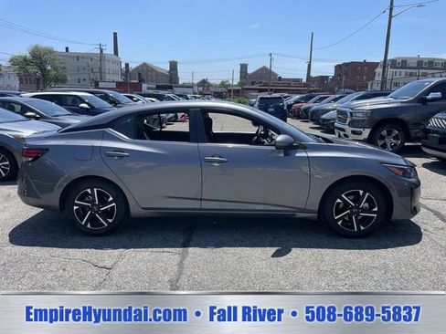 Used 2024 Nissan Sentra SV FWD image 3