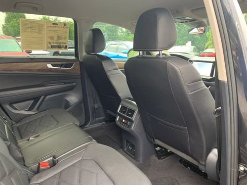 Used 2025 Volkswagen Atlas SE FWD image 13