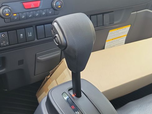 Used 2027 Isuzu NPR RWD image 17