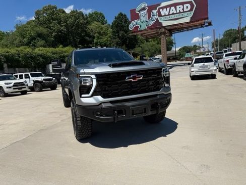 Used 2024 Chevrolet Silverado 2500 ZR2 w/ ZR2 Bison Edition AWD/4WD image 13