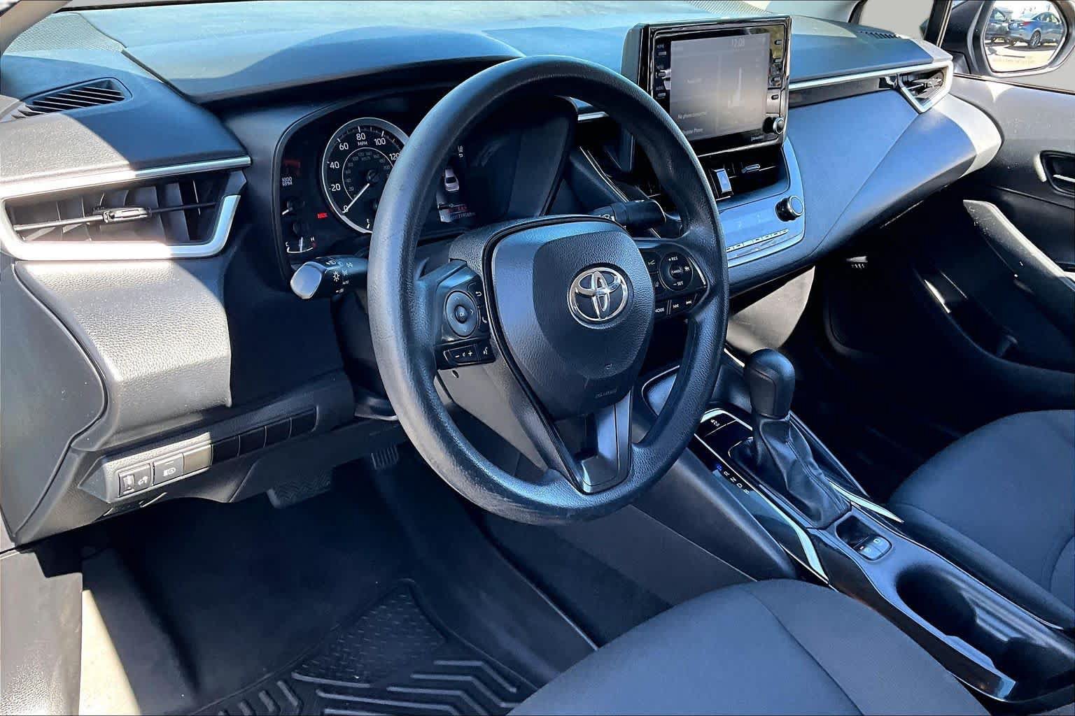 Used 2022 Toyota Corolla LE FWD image 17