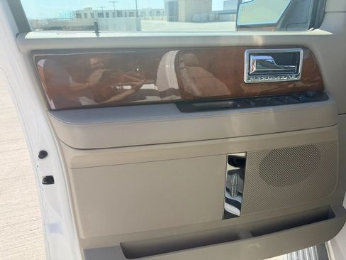 Used 2012 Lincoln Navigator L 2WD image 16