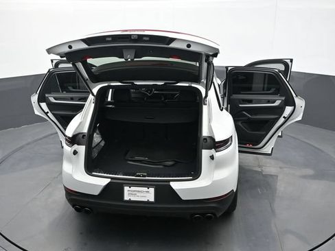 Certified 2025 Porsche Cayenne AWD/4WD image 27