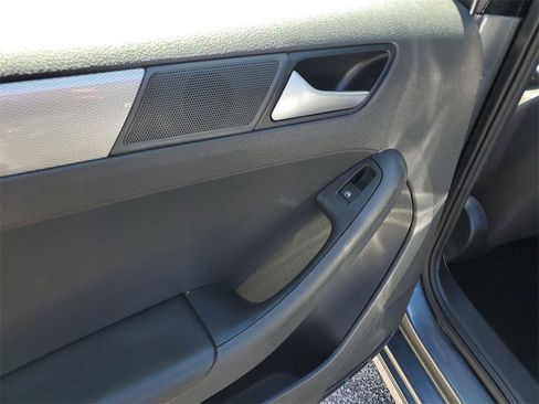 Used 2017 Volkswagen Jetta S w/ Jetta S Cold Weather Package image 11