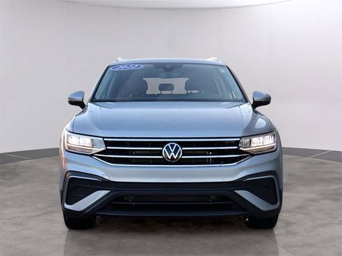 Used 2022 Volkswagen Tiguan SE w/ Panoramic Sunroof Package image 2