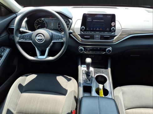 Used 2024 Nissan Altima 2.5 SV FWD image 20