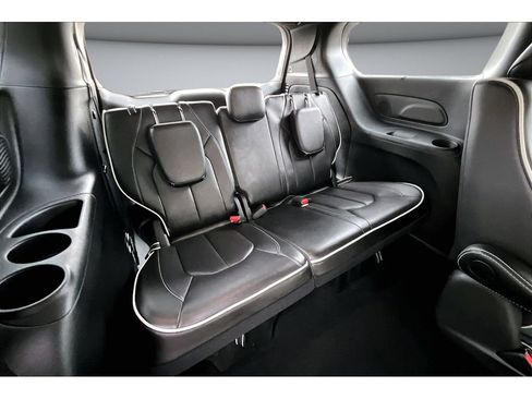 Used 2026 Chrysler Pacifica Premium FWD image 33