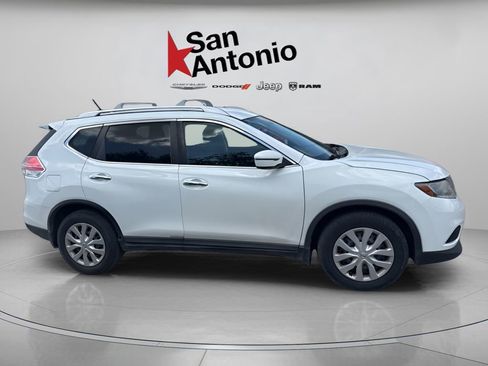 Used 2016 Nissan Rogue S w/ Appearance Package FWD image 12