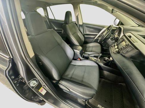 Used 2018 Toyota RAV4 XLE AWD/4WD image 32