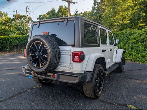 Used 2023 Jeep Wrangler Unlimited Sahara w/ Cold Weather Group AWD/4WD image 5
