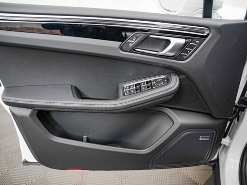 New 2026 Porsche Macan image 26