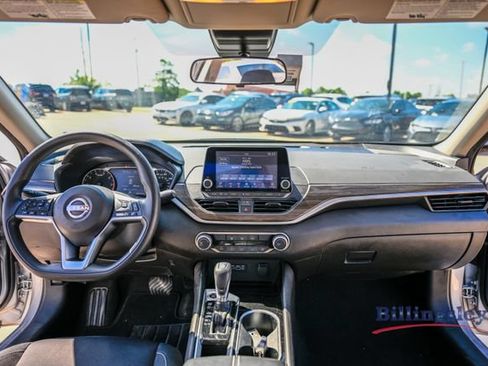 Used 2024 Nissan Altima 2.5 SV FWD image 13