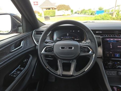 Used 2024 Jeep Grand Cherokee L Overland w/ Advanced Protech Group III image 21